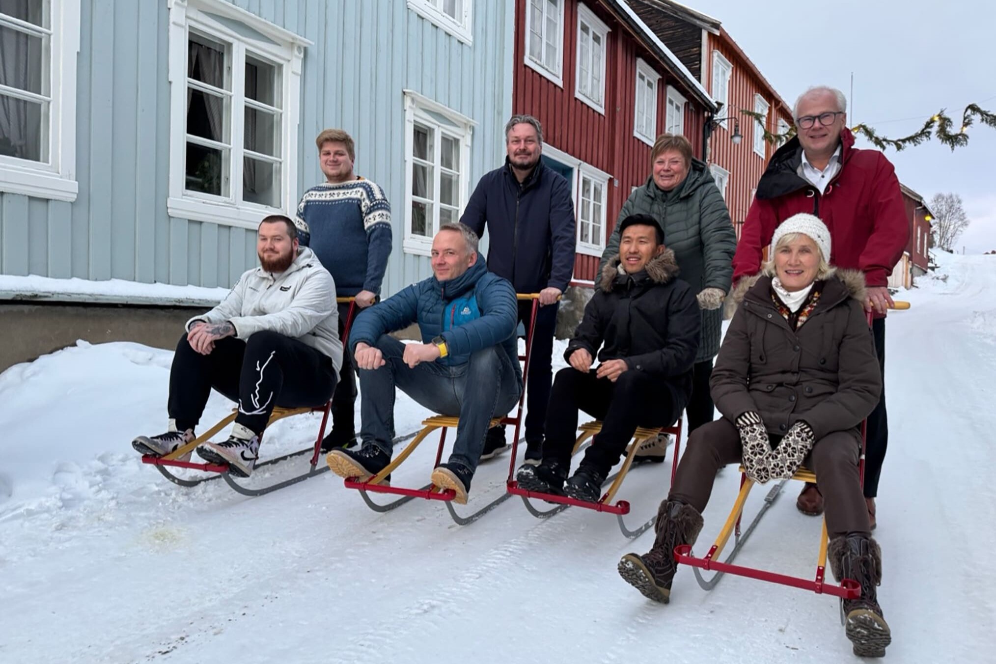 Gjengen i Ren Røros Aksess – En del av NEAS, fra venstre bak Martin Grytbak, Håvar Tenfjord, Unn Nymoen og konsernsjef i NEAS, Knut Hansen, foran fra v. Henrik Anthun, Øyvind Grytbak, Sam Eidsheim, Marit Rosvold Støvne. Foto: Christian Bakken